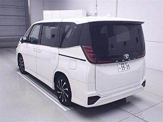TOYOTA NOAH 2025