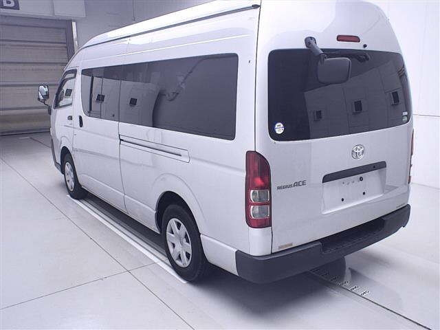 TOYOTA REGIUS ACE VAN 2011
