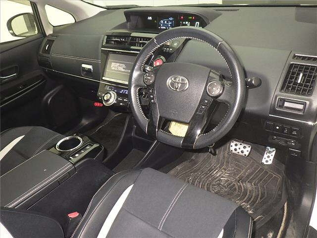 TOYOTA PRIUS ALPHA 2016