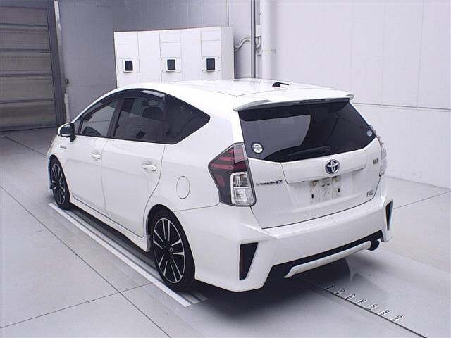 TOYOTA PRIUS ALPHA 2016