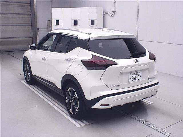 NISSAN KIX 2021