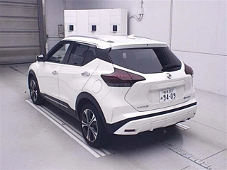 NISSAN KIX 2021