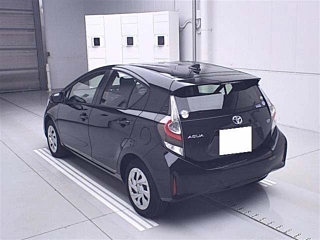 TOYOTA AQUA 2021