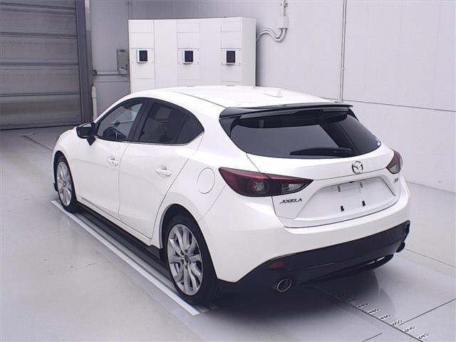 MAZDA AXELA 2016