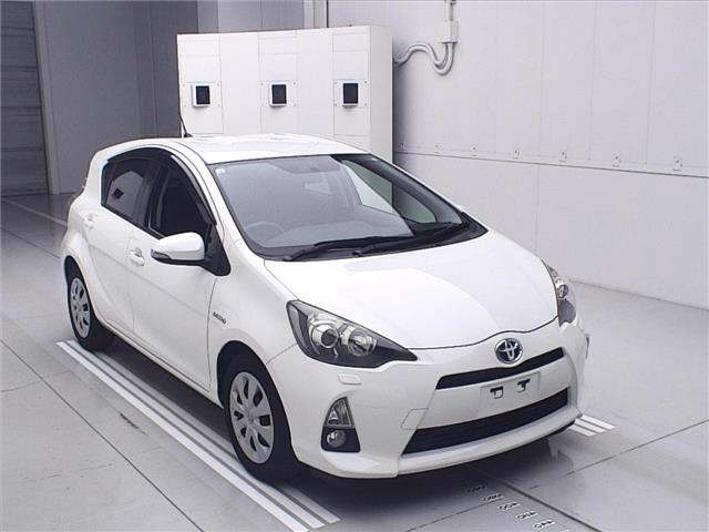 TOYOTA AQUA 2013