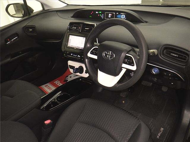 TOYOTA PRIUS 2018