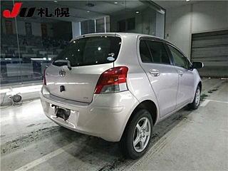 TOYOTA VITZ 2010