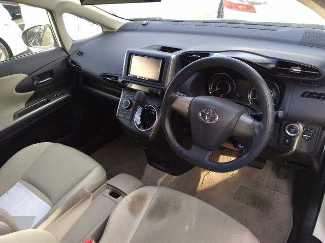 TOYOTA WISH 2010