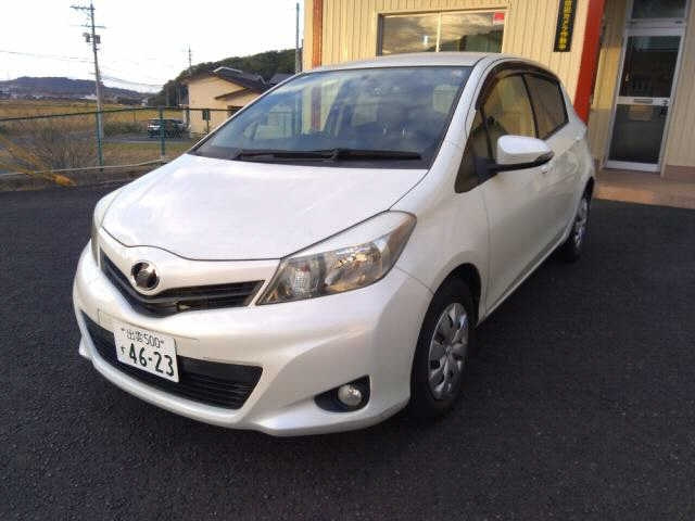 TOYOTA VITZ 2013