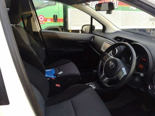 TOYOTA VITZ 2013