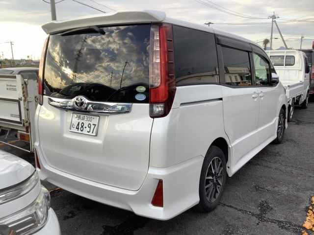 TOYOTA NOAH 2015