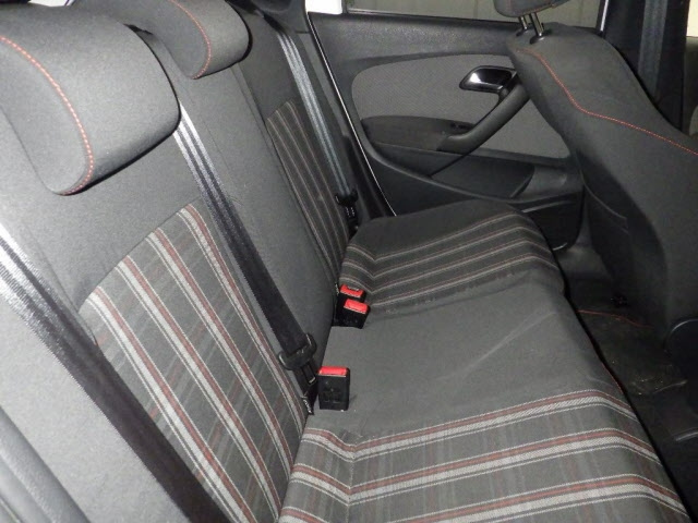 VOLKSWAGEN POLO 2011