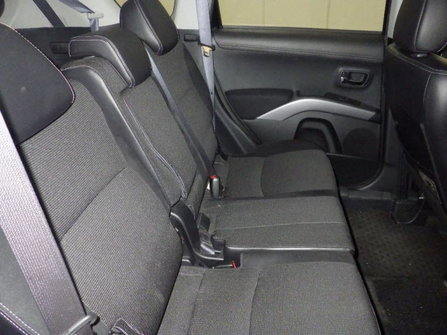 MITSUBISHI OUTLANDER 2011