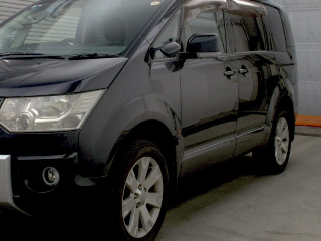 MITSUBISHI DELICA D5 2011
