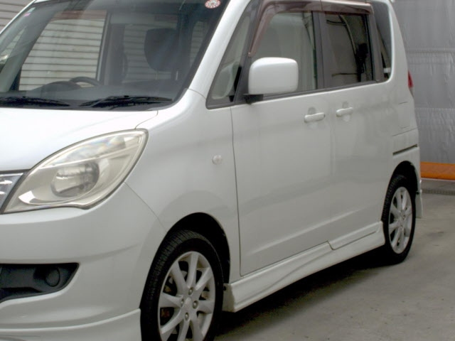 MITSUBISHI DELICA D2 2012