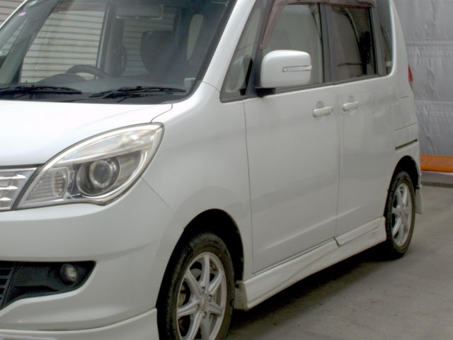MITSUBISHI DELICA D2 2013