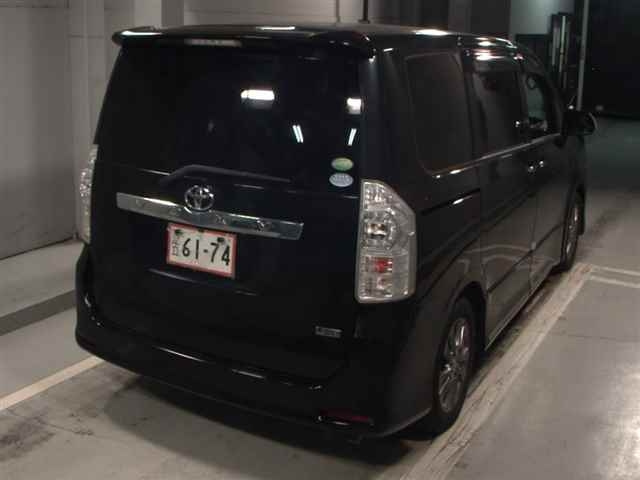 TOYOTA VOXY 2013