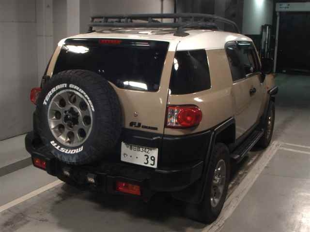TOYOTA FJ CRUISER 2011