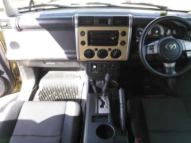 TOYOTA FJ CRUISER 2011