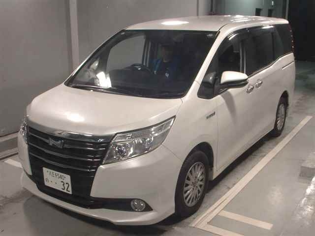 TOYOTA NOAH 2015