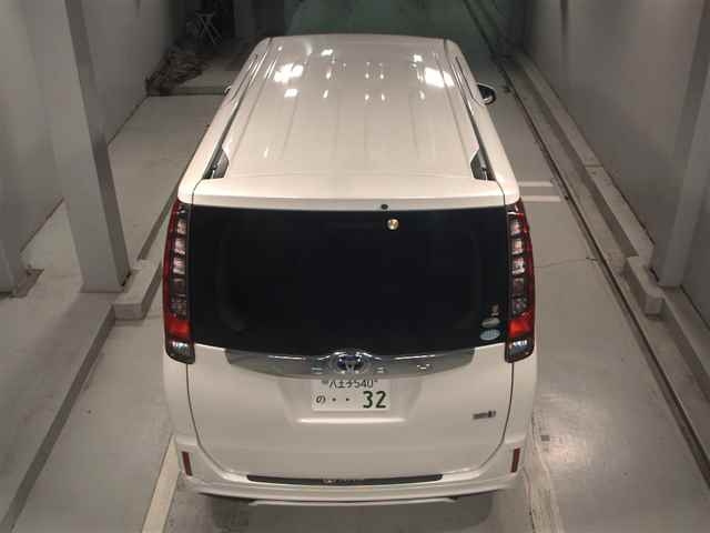 TOYOTA NOAH 2015