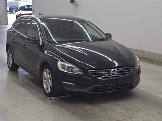 VOLVO V60 2015