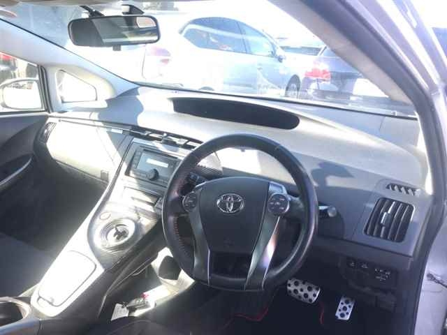 TOYOTA PRIUS 2012