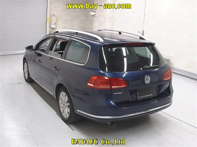 VOLKSWAGEN PASSAT VARIANT 2012