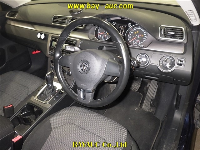 VOLKSWAGEN PASSAT VARIANT 2012