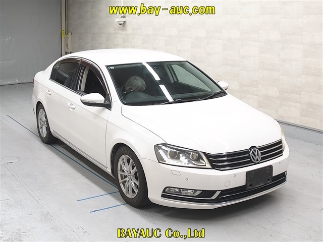 VOLKSWAGEN PASSAT 2011