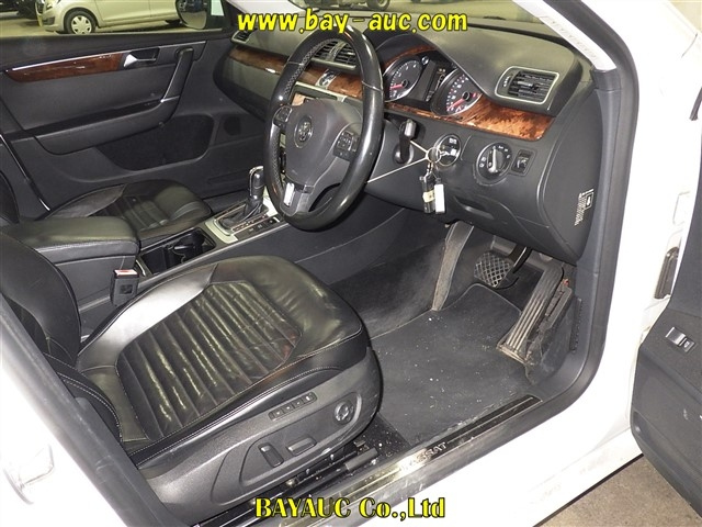 VOLKSWAGEN PASSAT 2011