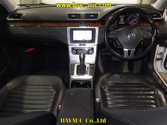 VOLKSWAGEN PASSAT 2011