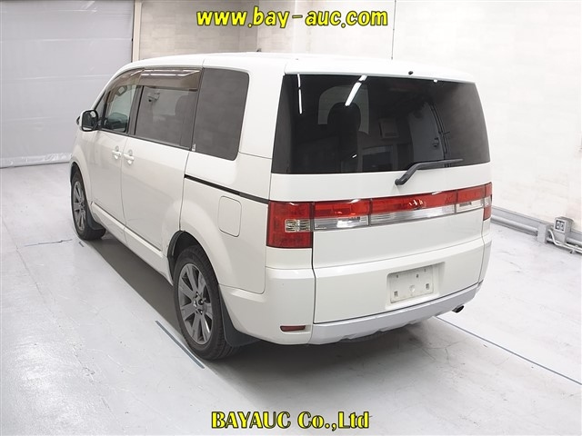 MITSUBISHI DELICA D5 2011