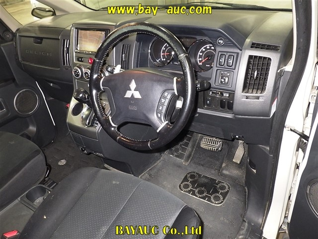 MITSUBISHI DELICA D5 2011