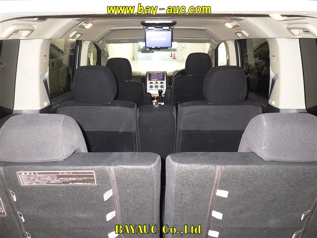 MITSUBISHI DELICA D5 2011