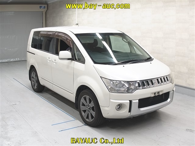 MITSUBISHI DELICA D5 2011