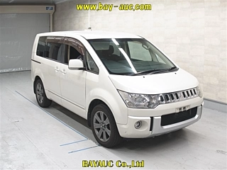 MITSUBISHI DELICA D5 2011