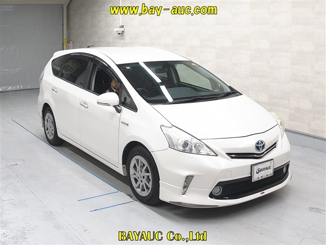 TOYOTA PRIUS ALPHA 2014