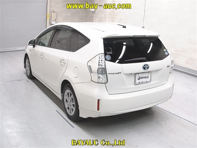 TOYOTA PRIUS ALPHA 2014