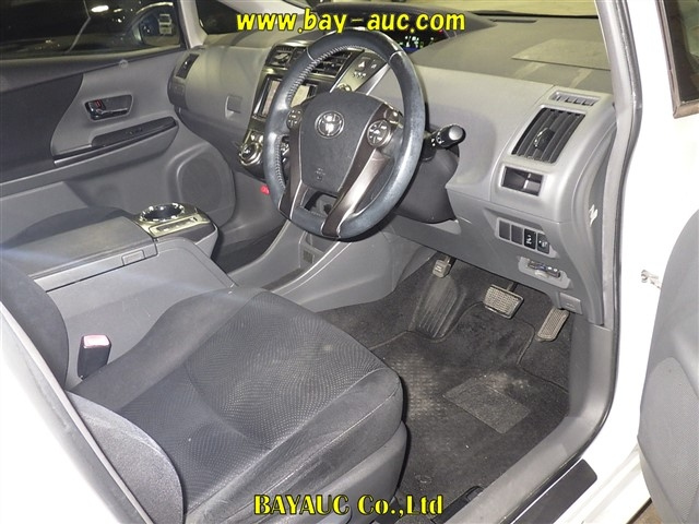 TOYOTA PRIUS ALPHA 2014