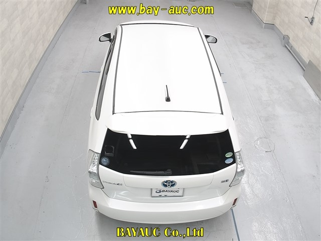 TOYOTA PRIUS ALPHA 2014