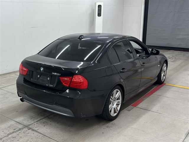 BMW 3 SERIES 2010