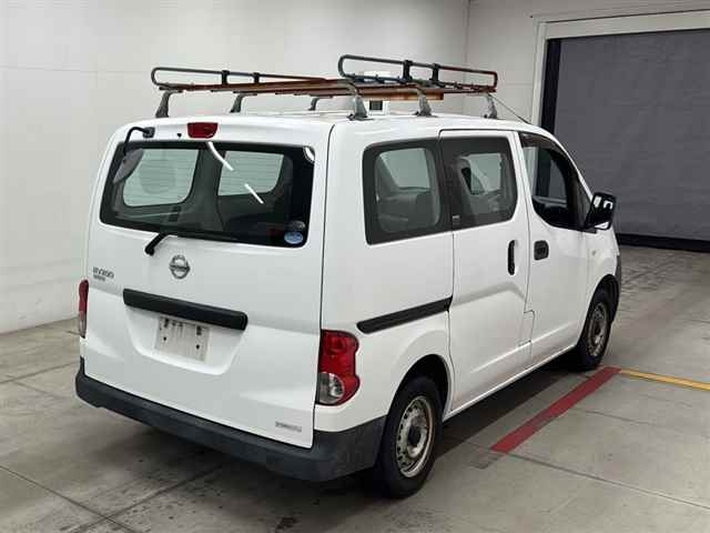 NISSAN NV200 2011