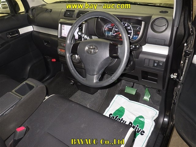 TOYOTA PIXIS SPACE 2015