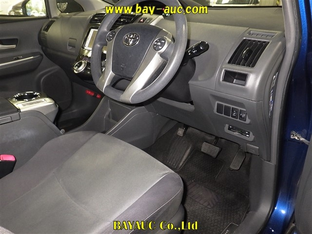 TOYOTA PRIUS ALPHA 2014