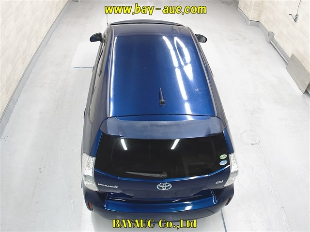 TOYOTA PRIUS ALPHA 2014