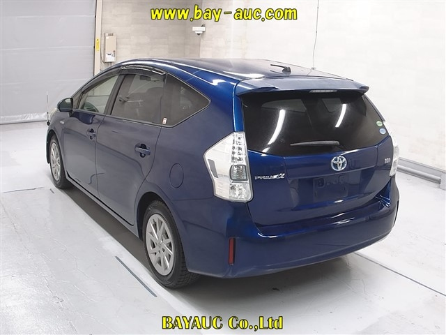 TOYOTA PRIUS ALPHA 2014