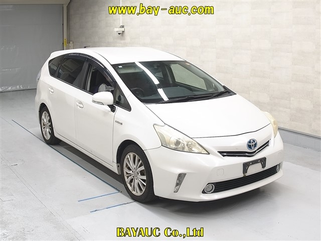 TOYOTA PRIUS ALPHA 2013