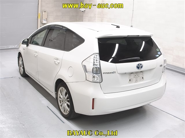 TOYOTA PRIUS ALPHA 2013