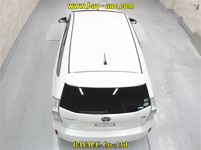 TOYOTA PRIUS ALPHA 2013